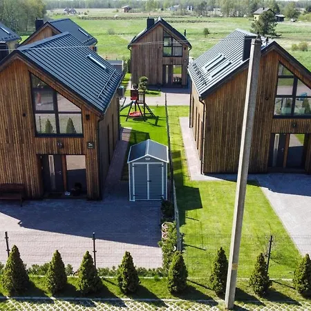 Family Forest House, By Cohost Будинок відпочинку Паланга