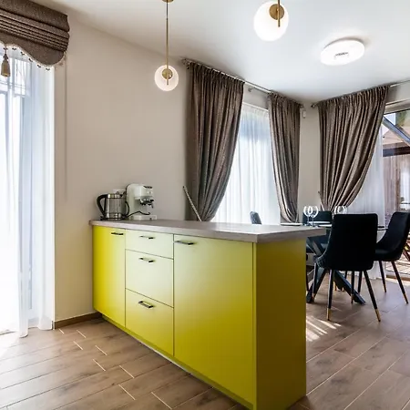 Family Forest House, By Cohost Palanga