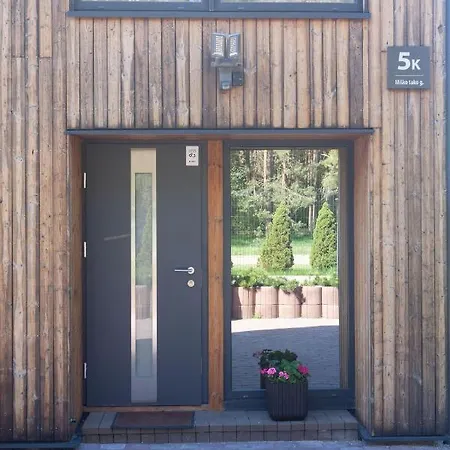別荘 Family Forest House, By Cohost *
