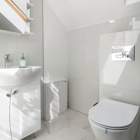 別荘 Family Forest House, By Cohost *