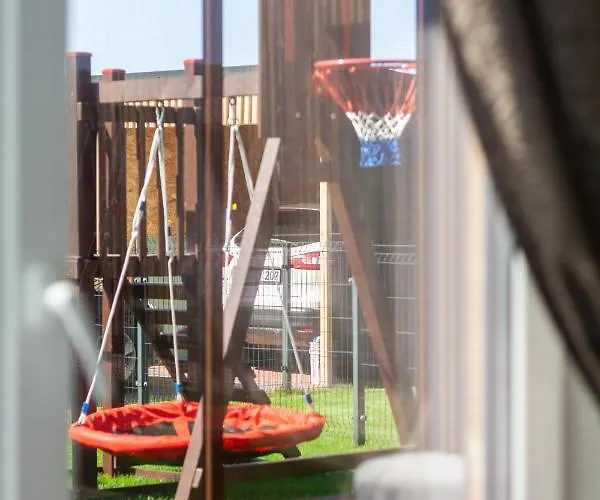 Family Forest House, By Cohost Будинок відпочинку *